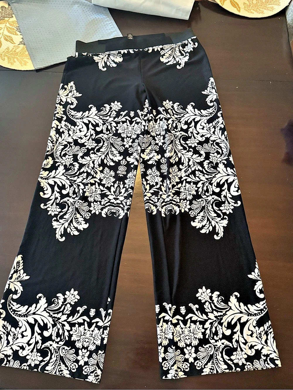 INC International Concepts Wide Leg Floral Pants in Black & White Size Medium